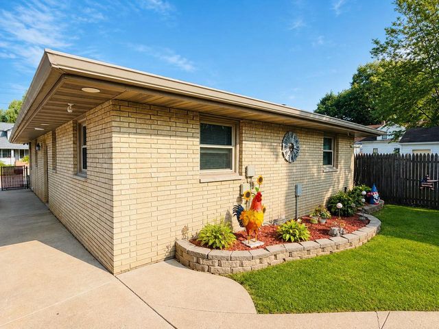 418 Blaine AVENUE, Racine, WI 53405