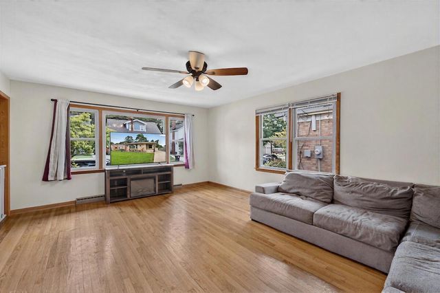 418 Blaine AVENUE, Racine, WI 53405