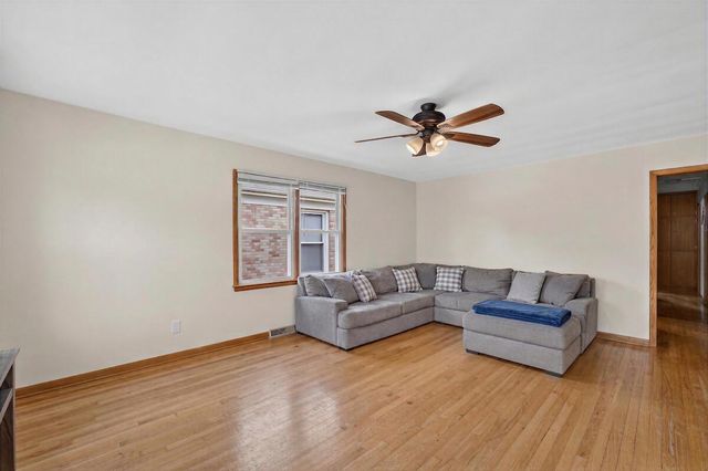 418 Blaine AVENUE, Racine, WI 53405