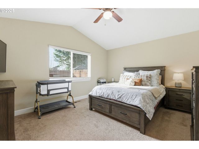 2726 NINA Pl, Hubbard, OR 97032