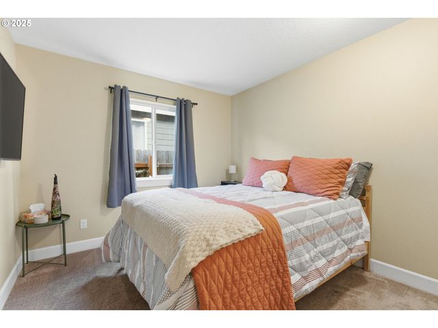 2726 NINA Pl, Hubbard, OR 97032