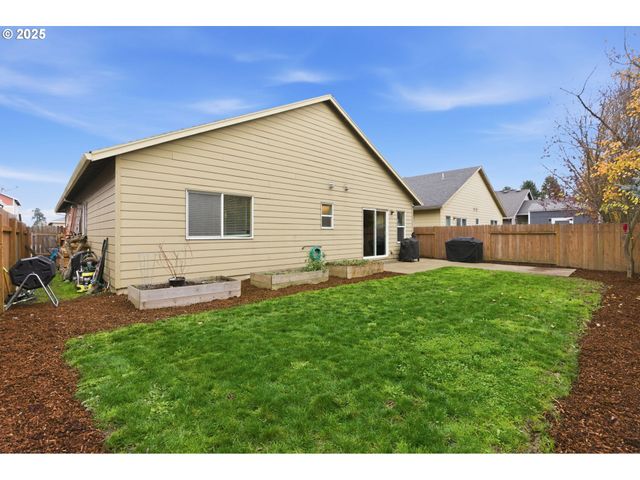 2726 NINA Pl, Hubbard, OR 97032