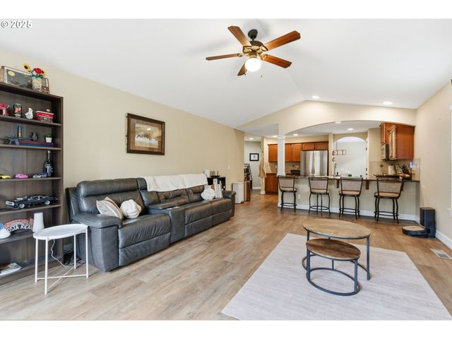 2726 NINA Pl, Hubbard, OR 97032