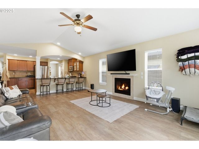 2726 NINA Pl, Hubbard, OR 97032