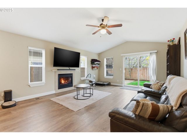 2726 NINA Pl, Hubbard, OR 97032