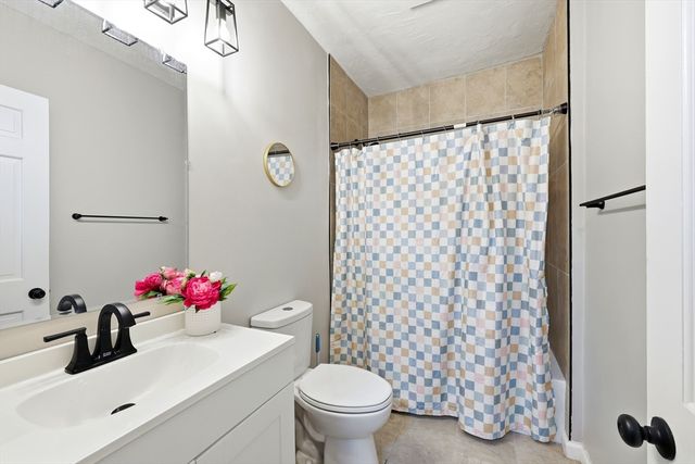 64 S Cottage Rd, Holland, MA 01521