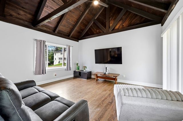 64 S Cottage Rd, Holland, MA 01521
