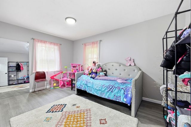 64 S Cottage Rd, Holland, MA 01521