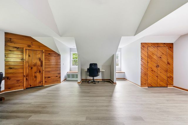 64 S Cottage Rd, Holland, MA 01521