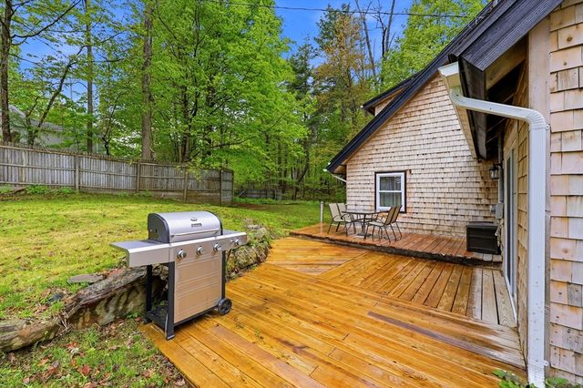 64 S Cottage Rd, Holland, MA 01521