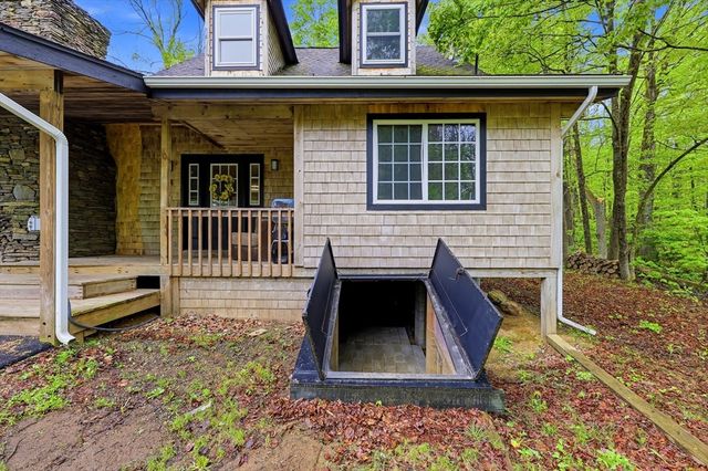 64 S Cottage Rd, Holland, MA 01521