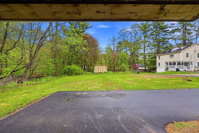 64 S Cottage Rd, Holland, MA 01521