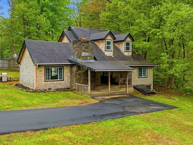 64 S Cottage Rd, Holland, MA 01521