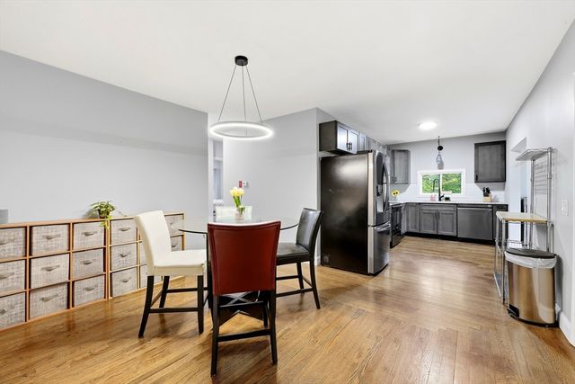 64 S Cottage Rd, Holland, MA 01521