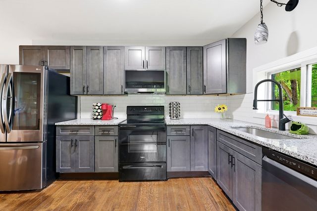 64 S Cottage Rd, Holland, MA 01521