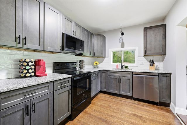 64 S Cottage Rd, Holland, MA 01521