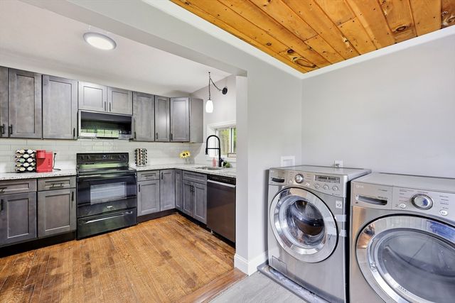 64 S Cottage Rd, Holland, MA 01521