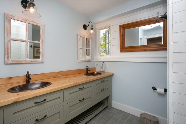 131 Eustis Avenue, Newport, RI 02840