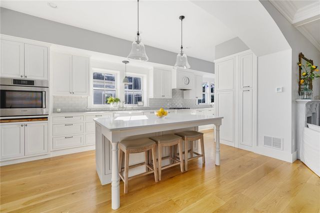 131 Eustis Avenue, Newport, RI 02840