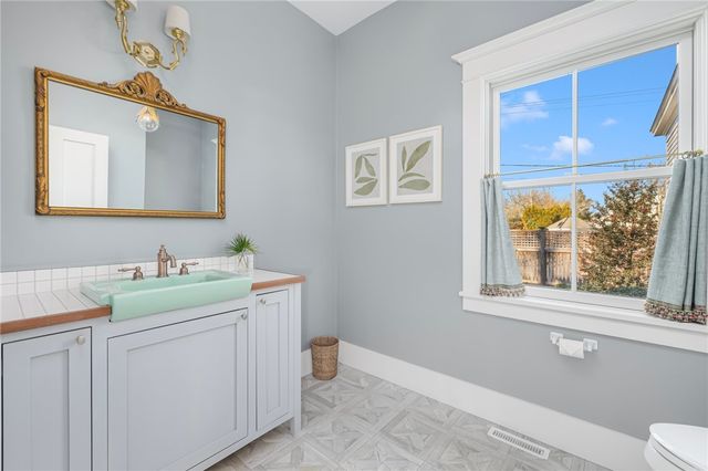 131 Eustis Avenue, Newport, RI 02840