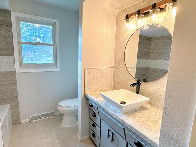 137 Pedretti Parkway, Prairie Du Chien, WI 53821