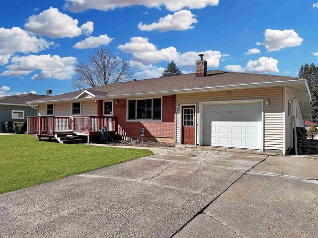 137 Pedretti Parkway, Prairie Du Chien, WI 53821