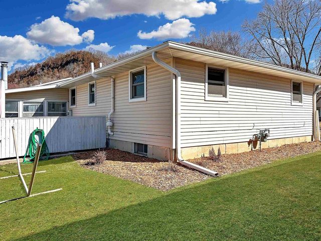 137 Pedretti Parkway, Prairie Du Chien, WI 53821