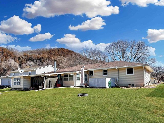 137 Pedretti Parkway, Prairie Du Chien, WI 53821