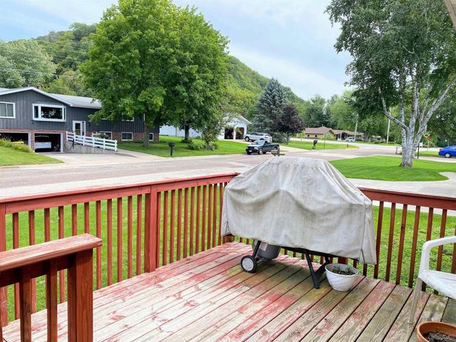 137 Pedretti Parkway, Prairie Du Chien, WI 53821