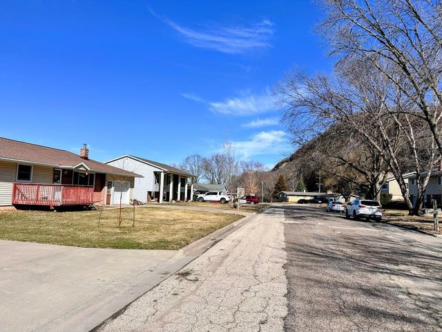 137 Pedretti Parkway, Prairie Du Chien, WI 53821