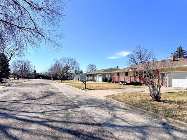 137 Pedretti Parkway, Prairie Du Chien, WI 53821