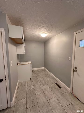 1304 S WALNUT Street, Springfield, IL 62704