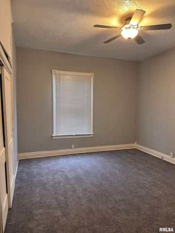 1304 S WALNUT Street, Springfield, IL 62704