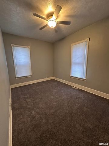 1304 S WALNUT Street, Springfield, IL 62704