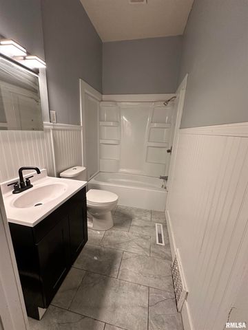 1304 S WALNUT Street, Springfield, IL 62704