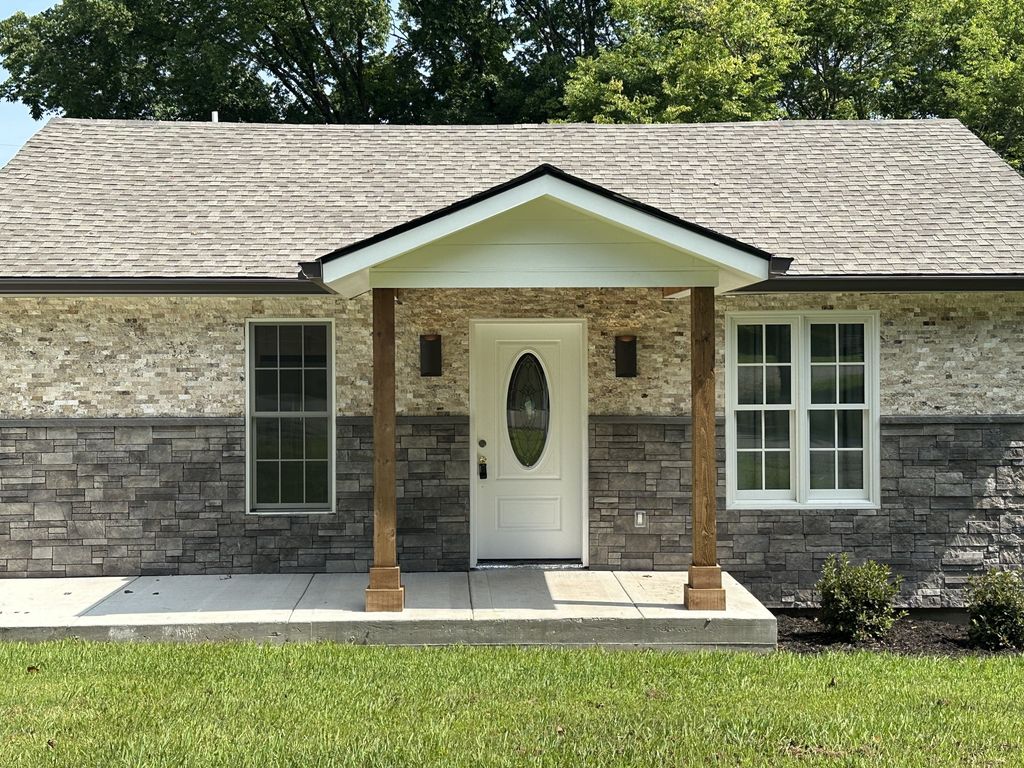 1263 Daniel St, Clarksville, TN 37040