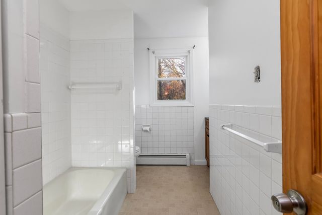 21 Crestwood Circle, Salem, NH 03079