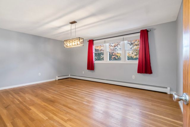 21 Crestwood Circle, Salem, NH 03079