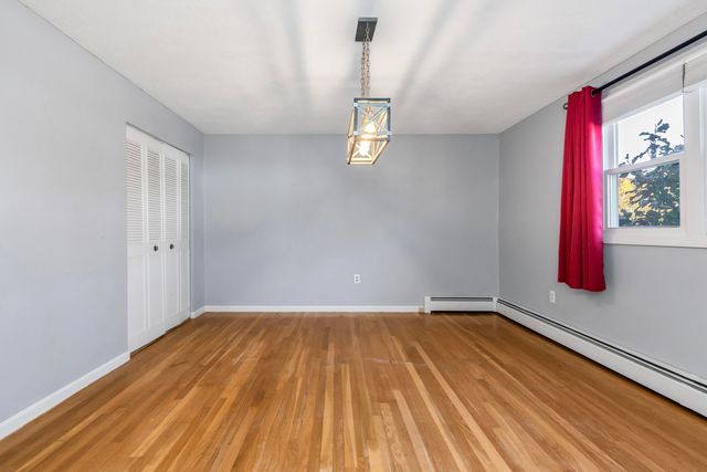 21 Crestwood Circle, Salem, NH 03079