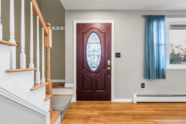 21 Crestwood Circle, Salem, NH 03079