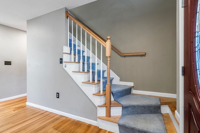 21 Crestwood Circle, Salem, NH 03079