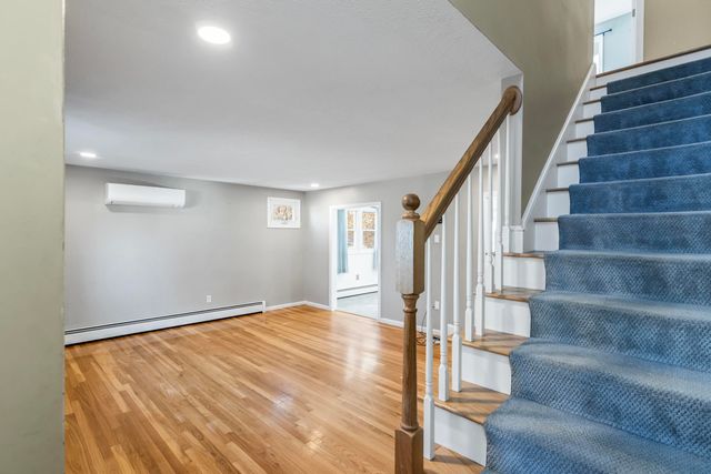 21 Crestwood Circle, Salem, NH 03079