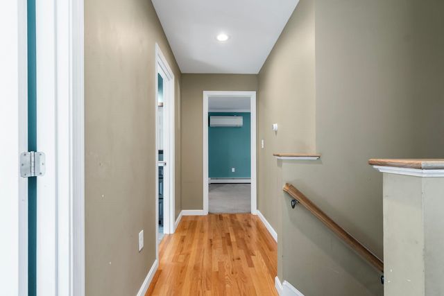 21 Crestwood Circle, Salem, NH 03079
