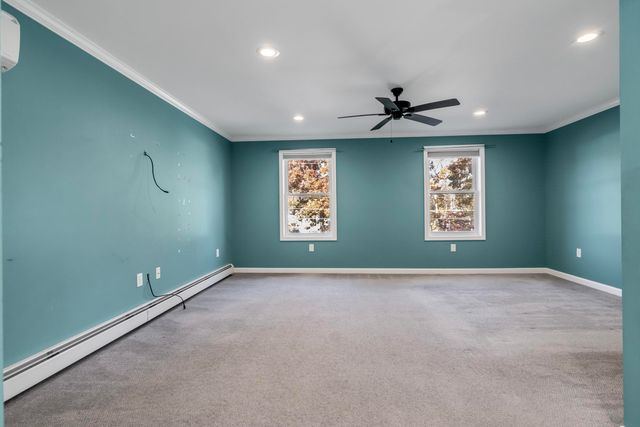 21 Crestwood Circle, Salem, NH 03079