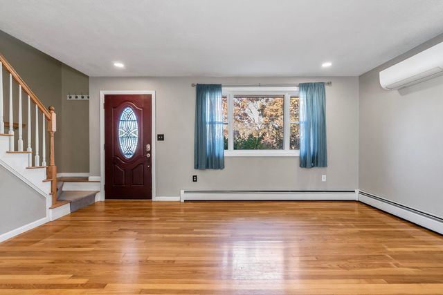 21 Crestwood Circle, Salem, NH 03079