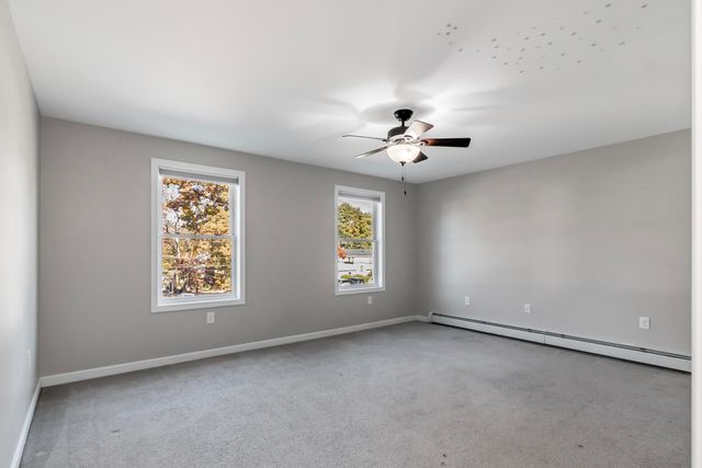 21 Crestwood Circle, Salem, NH 03079