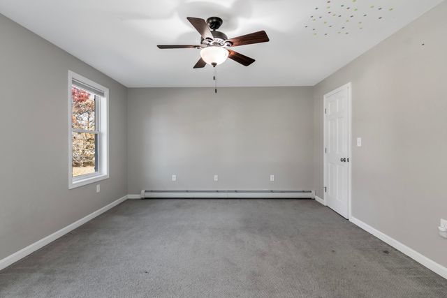 21 Crestwood Circle, Salem, NH 03079