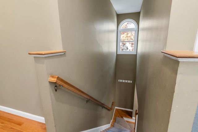 21 Crestwood Circle, Salem, NH 03079