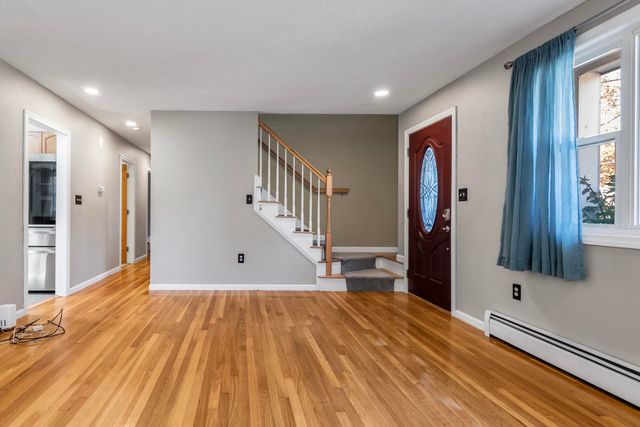 21 Crestwood Circle, Salem, NH 03079