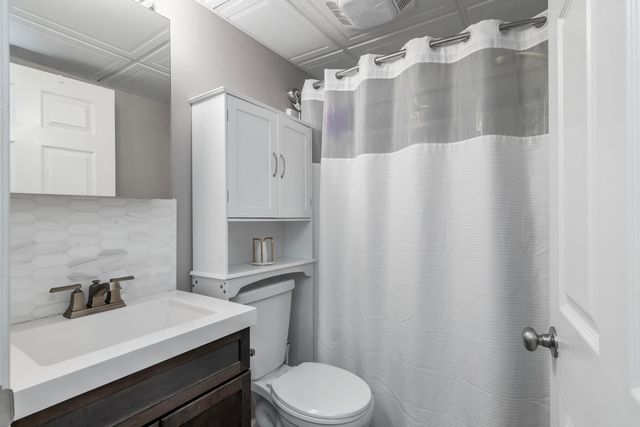 21 Crestwood Circle, Salem, NH 03079